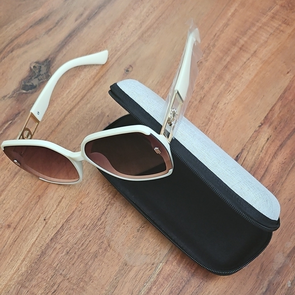 Chic Cream Sunglasses with Case